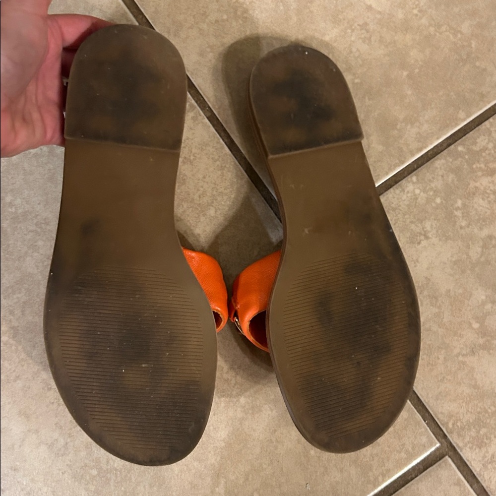 Steve Madden 7 Orange Leather Slides Sandals with Gold Detail - Picture 4 of 4
